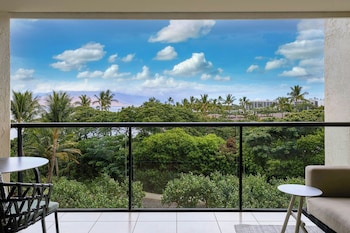 Junior Suite, 1 King Bed, Balcony, Garden View