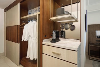 Premium Room, 1 King Bed, Ocean View (Balcony)