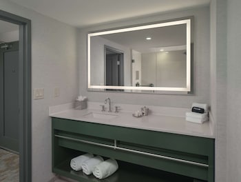 Deluxe Room, 1 King Bed