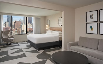 Suite, 1 Bedroom, City View (Mobility/Hearing Access, Roll-in Shwr)