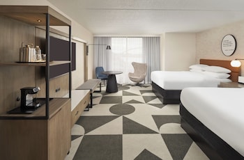 Room, 2 Queen Beds (Mobility Accessible, Tub)
