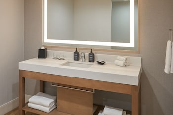 Room, 2 Queen Beds (Mobility Accessible, Tub)