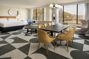 Suite, 1 King Bed with Sofa bed, River View