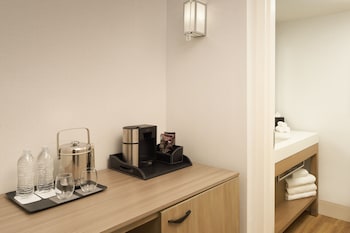 Room, 1 King Bed (Hearing Accessible)