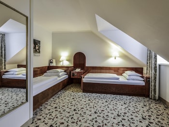 Standard Room, 2 Twin Beds, Mezzanine
