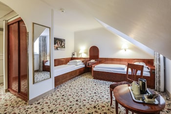 Standard Room, 2 Twin Beds, Mezzanine