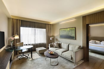 Executive Suite (Regency)