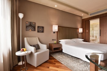 Room, 1 King Bed (Club Access)