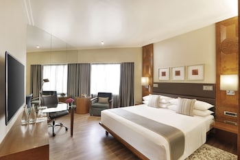 Room, 1 King Bed, Pool Access, Pool View