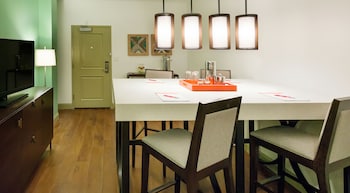 Suite, 1 Bedroom (Dining Area)