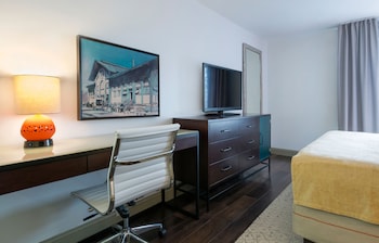 Standard Room, 1 King Bed (High Floor)