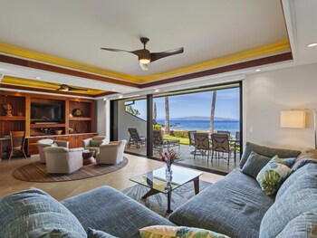 Condo, 2 Bedrooms, Oceanfront (B106)