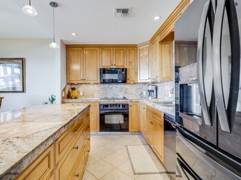 Condo, 2 Bedrooms, Oceanfront (B205)