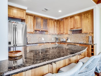 Condo, 2 Bedrooms, Oceanfront (B204)