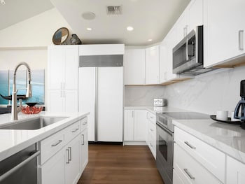 Condo, 2 Bedrooms, Oceanfront (E302)
