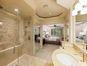Condo, 2 Bedrooms, Oceanfront (F208)