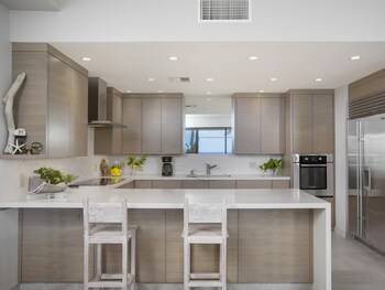 Condo, 2 Bedrooms, Oceanfront (A102)