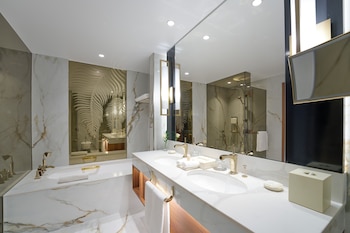 Grand Room, 2 Twin Beds (Skyline View)