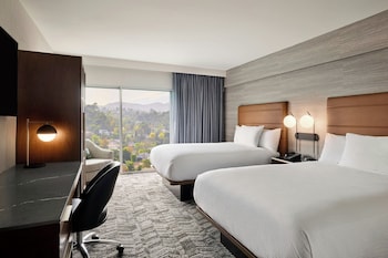 Room, 2 Queen Beds, Hearing Accessible (Roll-in Shower)