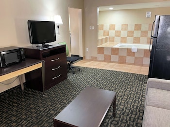 Deluxe Suite, 1 King Bed, Non Smoking, Hot Tub