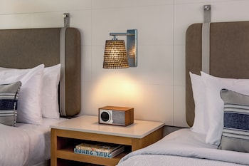 Room, 2 Queen Beds, City View