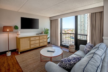 Suite, 1 King Bed with Sofa bed, Non Smoking (Mobility/Hearing Access, Roll-in Shwr)