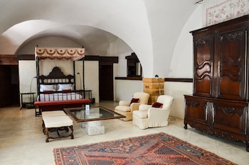 Superior Courtyard Suite, 1 Queen Bed or 2 Single Beds (upon availability)
