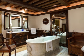 Garden Suite - Claude Camus, 1 King Bed