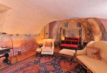 Superior Castle Suite - Beaujolais View
