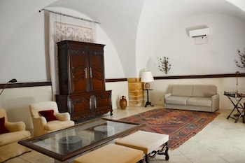 Superior Courtyard Suite, 1 Queen Bed or 2 Single Beds (upon availability)