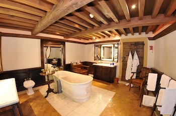 Superior Castle Suite, 1 Queen Bed