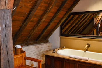 Superior Courtyard Suite, 1 Queen Bed or 2 Single Beds (upon availability)