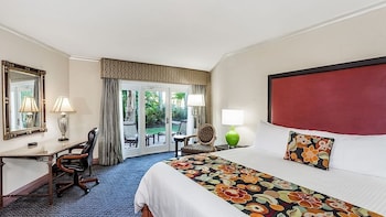 Deluxe Room, 1 King Bed, Non Smoking