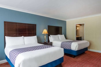 Room, 2 Queen Beds, Accessible, Non Smoking (Mobility/Hearing/Roll in Shower)