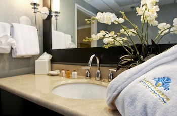 Superior Room, 1 King Bed, Non Smoking, Bay View