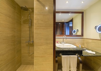 Classic Room, 1 King Bed (Top Floor)