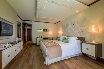 Classic Room, 1 King Bed (Moorea Island View)