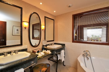 Premium Room, 2 Queen Beds, Garden View