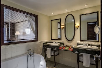 Premium Room, 1 King Bed, Garden View