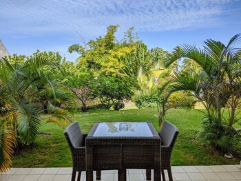 Premium Room, 1 King Bed, Garden View