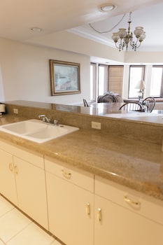 Grand Suite. 2 Queen Beds