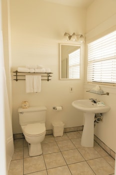 Standard Room, 1 Queen Bed