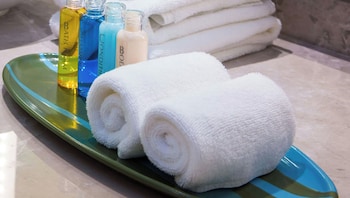 Traditional Room, 1 King Bed, Non Smoking, Private Bathroom