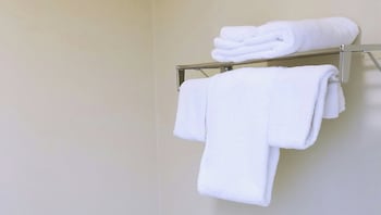 Traditional Room, 1 King Bed, Non Smoking, Private Bathroom