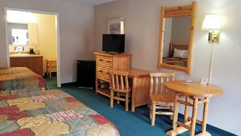 Traditional Room, 2 Queen Beds, Non Smoking, Private Bathroom