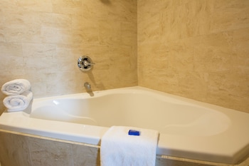 Standard Room, 1 King Bed, Non Smoking, Jetted Tub