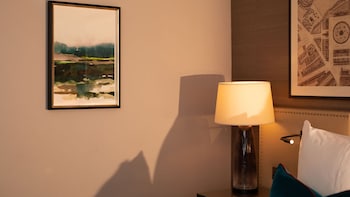 Premium Room, 1 King Bed (Stocked Minibar)