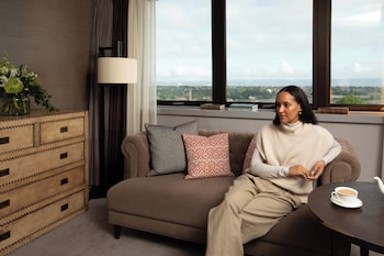 Premium Room, 1 King Bed, City View