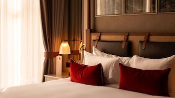 Suite, 1 King Bed (Ferrier)