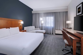 Room, 1 King Bed, Hearing Accessible (Roll-in Shower)
